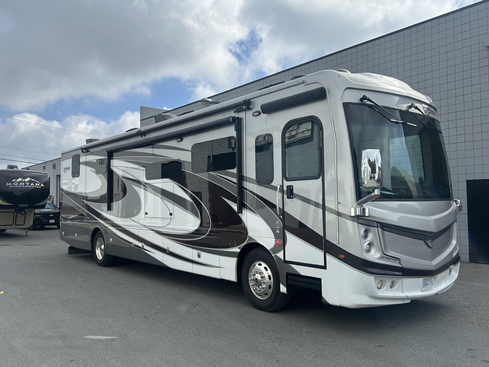 Finished result – Large vehicle painting